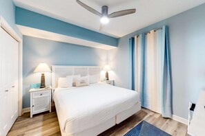 1 bedroom, iron/ironing board, WiFi - Colorful, waterfront condo with pools, gym, & beach access (Panama City Beach)