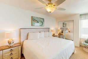 2 bedrooms, iron/ironing board, WiFi - Great beachfront condo, pool & tennis courts - quick drive to dining (Fort Walton Beach)