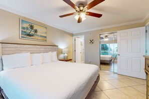 2 bedrooms, iron/ironing board, WiFi - Sea Oats 102 - Amazing Gulf-Front View On Okaloosa Island, On-Site Pool, Walk-In Shower (Fort Walton Beach)