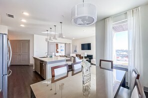 Dining - Pool-view condo with on-site pool, hot tub, roof deck, gym, & balcony (Inlet Beach)