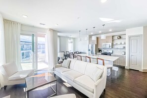 TV, fireplace - Pool-view condo with on-site pool, hot tub, roof deck, gym, & balcony (Inlet Beach)