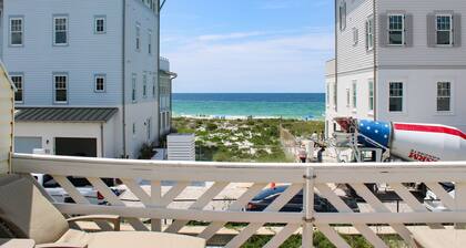 Dog-friendly beachfront townhouse with balcony, 2 bikes, W&D