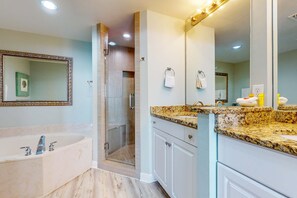 Shower, towels - Modern condo w/ shared pool & fitness center - close to the beach (Destin)