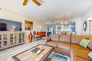 TV, DVD player, offices - Modern condo w/ shared pool & fitness center - close to the beach (Destin)