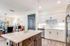 Fridge, microwave, oven, stovetop - Second Floor Condo with Shared Pool, High-Speed WiFi, Washer/Dryer, & Central AC (Santa Rosa Beach)