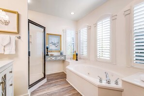 Shower, hair dryer, towels - Second Floor Condo with Shared Pool, High-Speed WiFi, Washer/Dryer, & Central AC (Santa Rosa Beach)