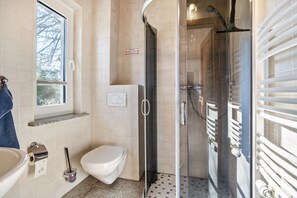 Ducha, secador de pelo, toallas