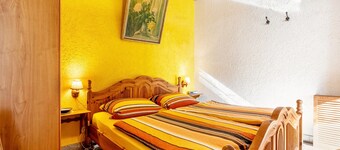 Apartment B with Private Terrace, Garden and Wi-Fi