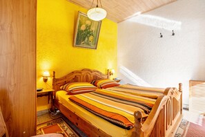 WiFi, bed sheets - Apartment B with Private Terrace, Garden and Wi-Fi (Klausdorf)