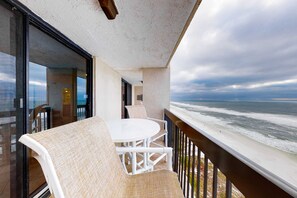 Property grounds - All-suite condo with pool, hot tub, sauna, free WiFi & central AC (Destin)