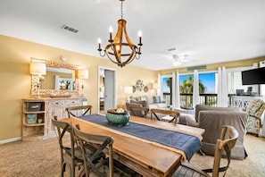 Dining - Oceanfront condo with outdoor pool, ocean view, high-speed WiFi & washer/dryer (Panama City Beach)