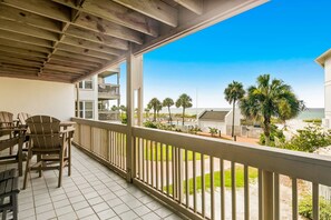 Property grounds - Oceanfront condo with outdoor pool, ocean view, high-speed WiFi & washer/dryer (Panama City Beach)