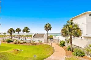 Property grounds - Oceanfront condo with outdoor pool, ocean view, high-speed WiFi & washer/dryer (Panama City Beach)