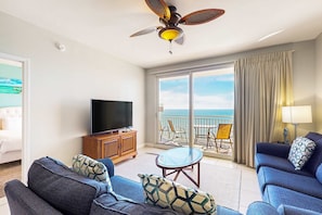 TV, DVD player, offices - Lovely beachfront resort condo with waterpark, pools, hot tub & beach access (Panama City Beach)