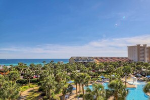 Pool - Incredible family-friendly condo w/ swimming pool & furnished balcony (Destin)