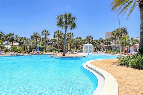Pool - Incredible family-friendly condo w/ swimming pool & furnished balcony (Destin)