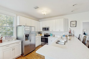 Fridge, microwave, oven, stovetop - Coastal Home with Screened Porch & Shared Hot Tub - Snowbirds Welcome (Port St. Joe)
