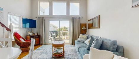 Una televisión, una oficina