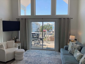 TV, offices - Dog-friendly Private home with gulf view, golf cart and easy beach access (Port St. Joe)