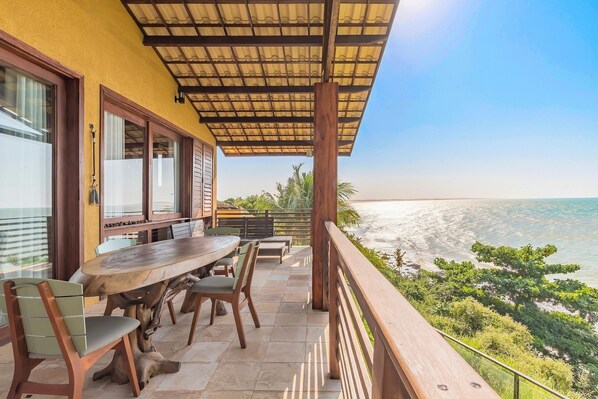 Basic Chalet | Outdoor dining