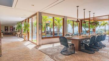 Basic Chalet | Dining