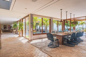 Basic Chalet | Dining