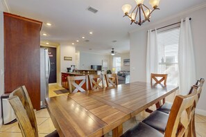 Dining - Large, Open Home, Shared Pool, Bike or Walk to the Gulf (Destin)