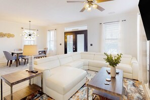 TV, offices - Dog-friendly home near beach with pool access, two balconies, wet bar, & W/D (Destin)