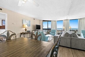 TV, DVD player, offices - Lovely Sixth-Floor Condo, with Shared Splash Pad, Multiple Pools, & Hot Tub (Destin)