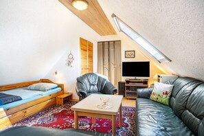 1 bedroom, WiFi, bed sheets - Apartment A with Private Terrace, Garden, and Wi-Fi (Klausdorf)