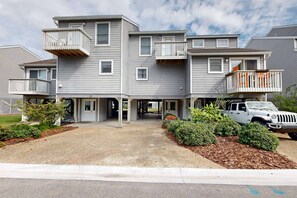 Exterior - Gorgeous coastal home with shared pool and easy beach access (Port St. Joe)