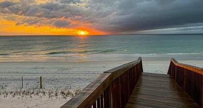 Gorgeous coastal home with shared pool and easy beach access
