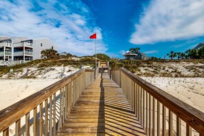 Property grounds - Gorgeous coastal home with shared pool and easy beach access (Port St. Joe)