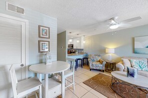 Dining - Beach-themed condo w/shared pool, easy beach access, patio & outdoor dining area (Miramar Beach)