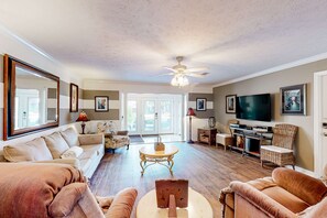 TV, offices - Gated resort townhome with pools, sports courts, & easy beach access (Panama City Beach)