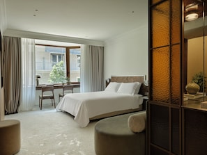Athenian Senior Suite | In-room safe, blackout curtains, soundproofing, iron/ironing board - The Newel Kolonaki (Athens)
