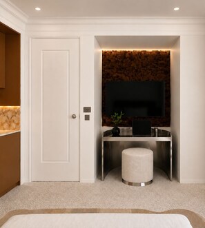 Signature Classic Room | In-room safe, blackout drapes, soundproofing, iron/ironing board - The Newel Kolonaki (Athens)