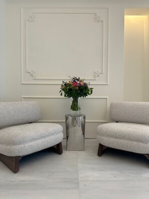 Lobby sitting area - The Newel Kolonaki (Athens)
