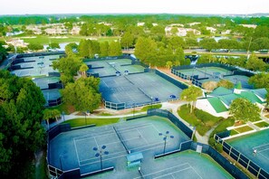 Sport court - Gulf view getaway with an outdoor pool, hot tub, central AC (Miramar Beach)