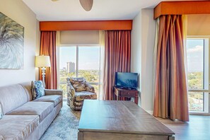 TV, offices - Bay-view condo 250 yards to beach w/sunset-view balcony, pool (Miramar Beach)