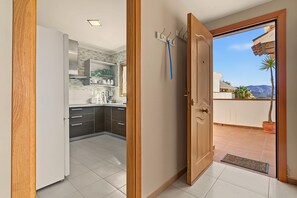 Private kitchen - Holiday Home 'Oliva' with Sea View, Wi-Fi and Air Conditioning (Almuñécar)