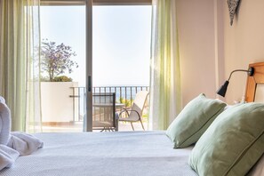 3 bedrooms, iron/ironing board, WiFi, bed sheets - Holiday Home 'Oliva' with Sea View, Wi-Fi and Air Conditioning (Almuñécar)