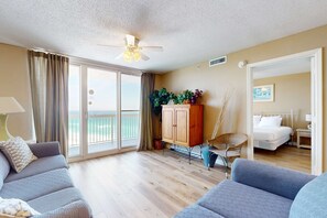 TV, DVD player, offices - Gulf condo with fitness room, pool & hot tub (Destin)