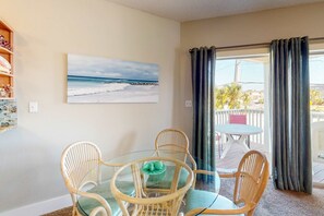 Dining - Classic Florida condo near the beach with heated pool, hot tub, tennis, golf (Destin)