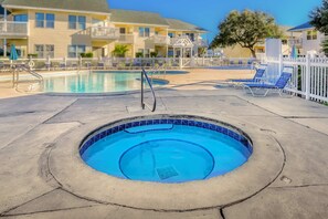 Pool - Classic Florida condo near the beach with heated pool, hot tub, tennis, golf (Destin)