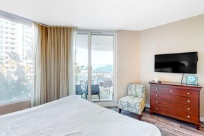 2 bedrooms, iron/ironing board, WiFi, bed sheets - Resort condo with balcony, shared pool, hot tub, gym, tennis, WiFi, and AC (Destin)