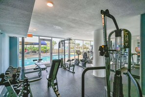 Fitness facility - Gulf-front condo with balcony, water views, pools, hot tub & beach access (Destin)