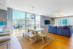 TV, offices - Sterling Shores 601 (Destin)