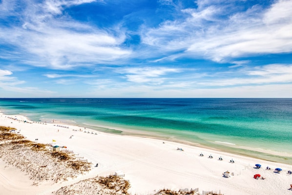 Beach nearby - Gulf-front, 10th-floor corner condo with pools & hot tub - majestic views (Destin)
