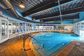 Pool - Gulf-front, 10th-floor corner condo with pools & hot tub - majestic views (Destin)